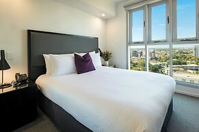 H on Mitchell Apartment Hotel