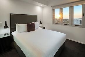 H on Mitchell Apartment Hotel