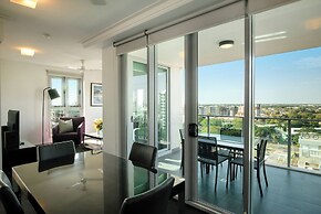 H on Mitchell Apartment Hotel