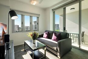 H on Mitchell Apartment Hotel