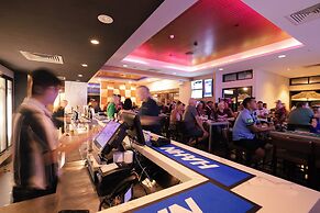 H on Mitchell Apartment Hotel