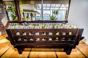 White House Beach Resort