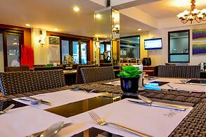 White House Beach Resort