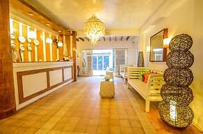 White House Beach Resort