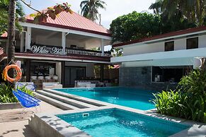 White House Beach Resort