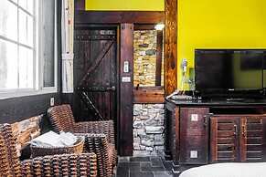 Provence Rose Lodge in Ching Jing