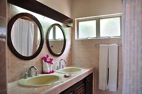 Barracuda Inn Resort