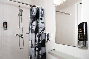 Amsterdam Teleport Hotel