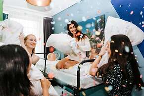 Amsterdam Teleport Hotel