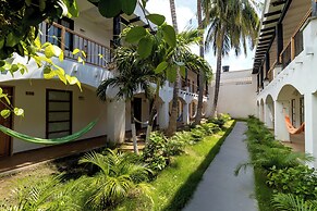 Hotel Sansiraka Suites By GEH Suites