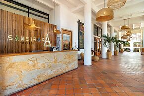 Hotel Sansiraka Suites By GEH Suites