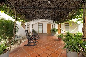 Hotel Sansiraka Suites By GEH Suites