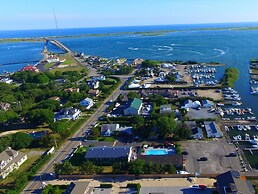 Baywatch Hotel & Marina