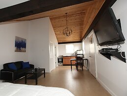 Baywatch Hotel & Marina