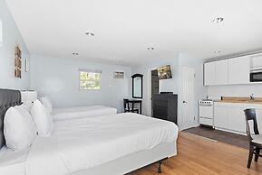 Baywatch Hotel & Marina