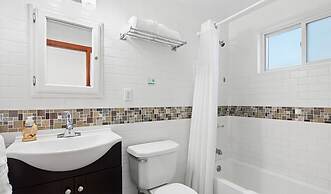 Baywatch Hotel & Marina