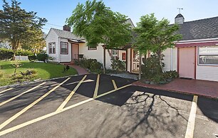 Baywatch Hotel & Marina