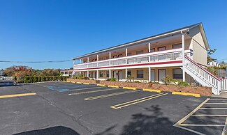 Baywatch Hotel & Marina