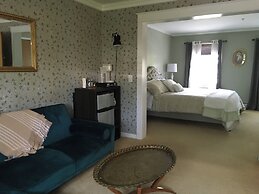 Williston Village Inn