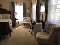 Williston Village Inn