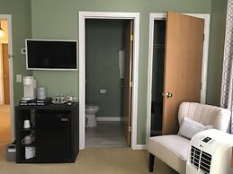 Williston Village Inn