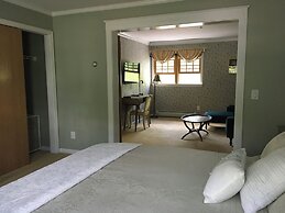 Williston Village Inn