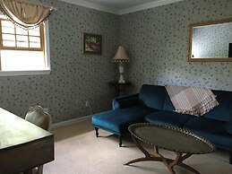 Williston Village Inn