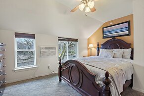 Maple Leaf Manor Suites