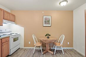 Maple Leaf Manor Suites