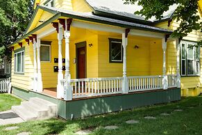 Maple Leaf Manor Suites