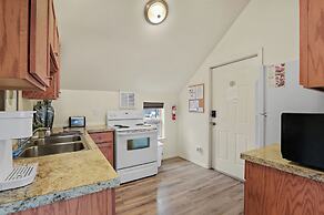 Maple Leaf Manor Suites