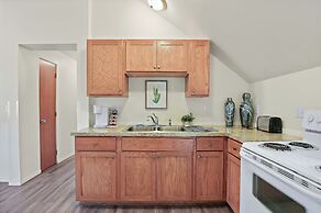 Maple Leaf Manor Suites