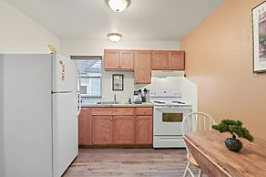 Maple Leaf Manor Suites