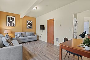 Maple Leaf Manor Suites