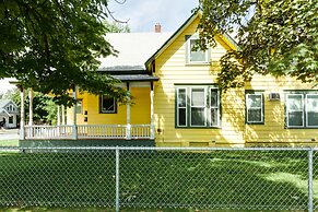 Maple Leaf Manor Suites