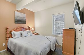 Maple Leaf Manor Suites