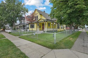Maple Leaf Manor Suites