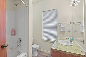 Maple Leaf Manor Suites