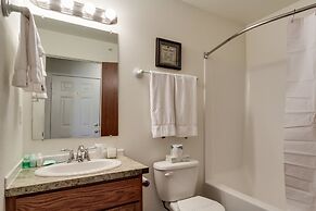 Maple Leaf Manor Suites