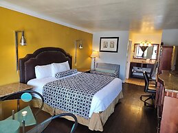 Fullerton Inn - Near Medieval Times