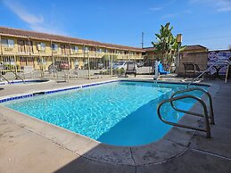 Fullerton Inn - Near Medieval Times