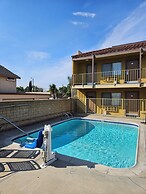 Fullerton Inn - Near Medieval Times