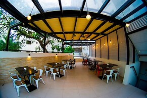 Zerenity Hotel & Suites