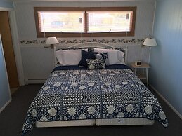 East Harbour Motel and Cottages