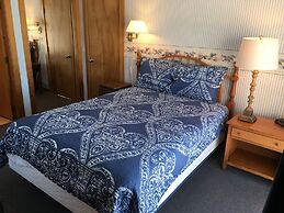 East Harbour Motel and Cottages