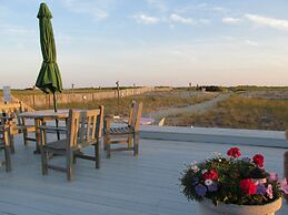 East Harbour Motel and Cottages
