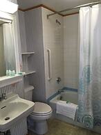 East Harbour Motel and Cottages