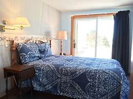 East Harbour Motel and Cottages