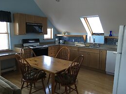 East Harbour Motel and Cottages