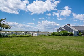 East Harbour Motel and Cottages